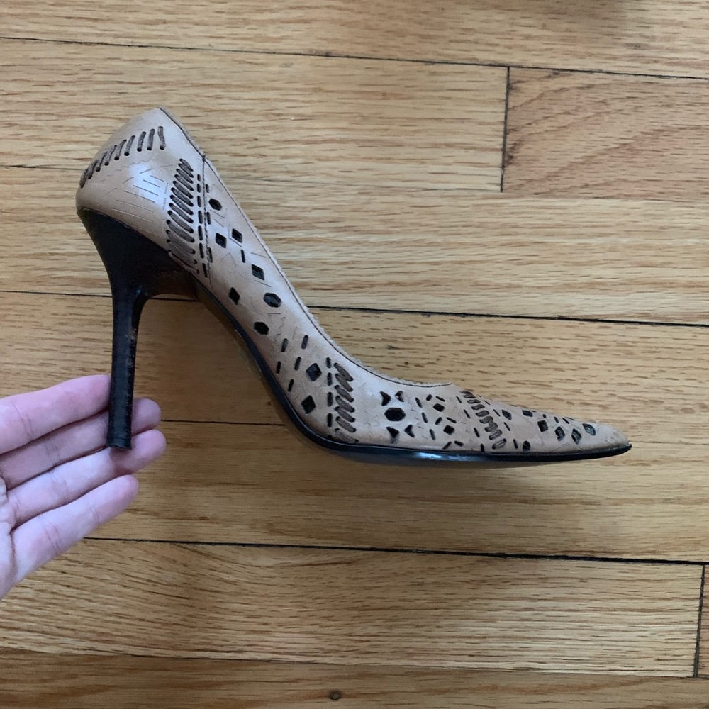 Steve Madden Size 6 Tan Stencil Pointy Pumps - Picture 2 of 4
